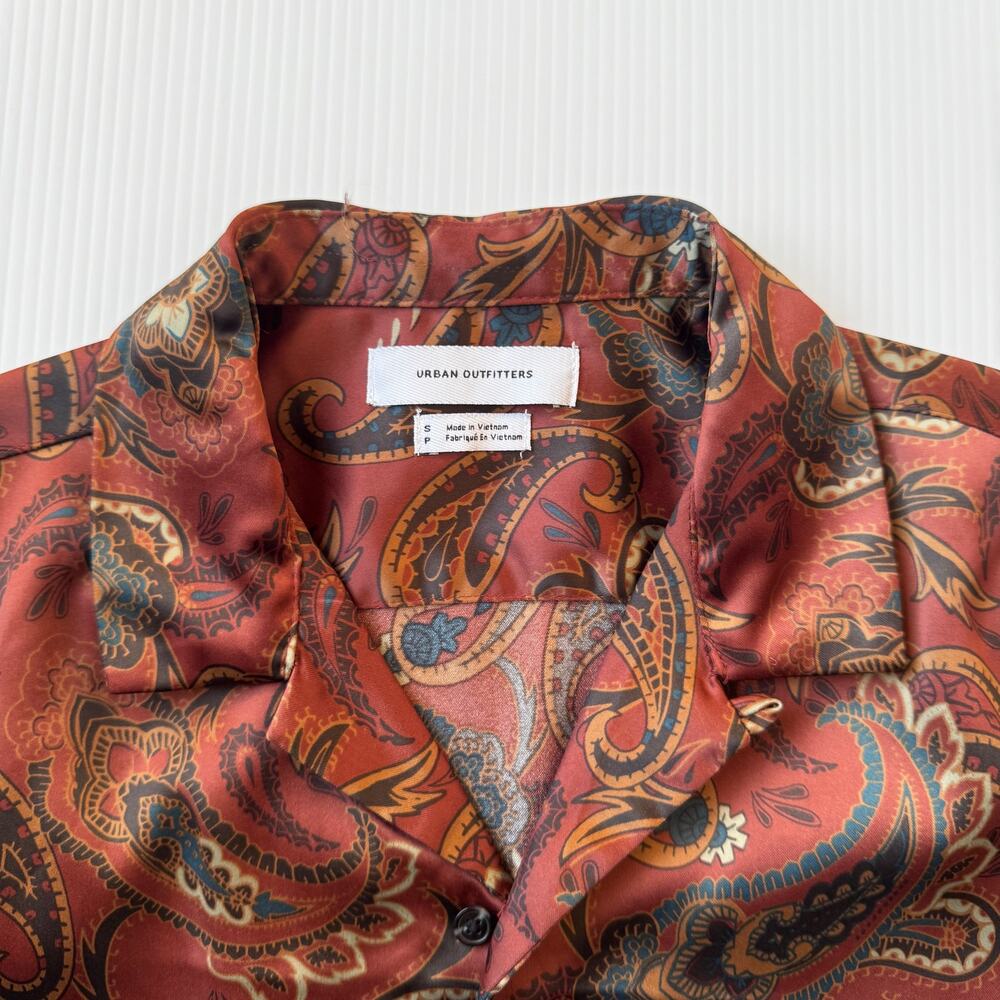 Urban Outfitters Satin Paisley Shirt Men's Small Retro Resort Festival Vacation - Picture 5 of 16
